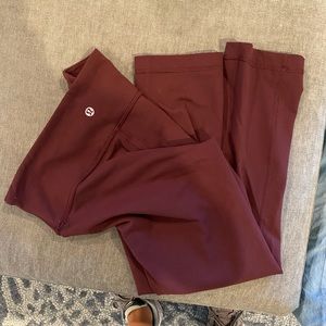 Lululemon burgundy Capri wunder under legging